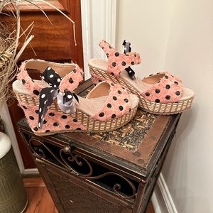 Super cute polka dot shoes!